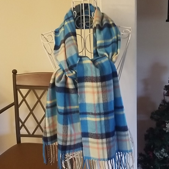Soft & Cozy blue paid scarf - Picture 1 of 6